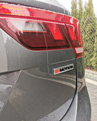 Volkswagen Tiguan cena 125000 przebieg: 40600, rok produkcji 2019 z Józefów małe 121